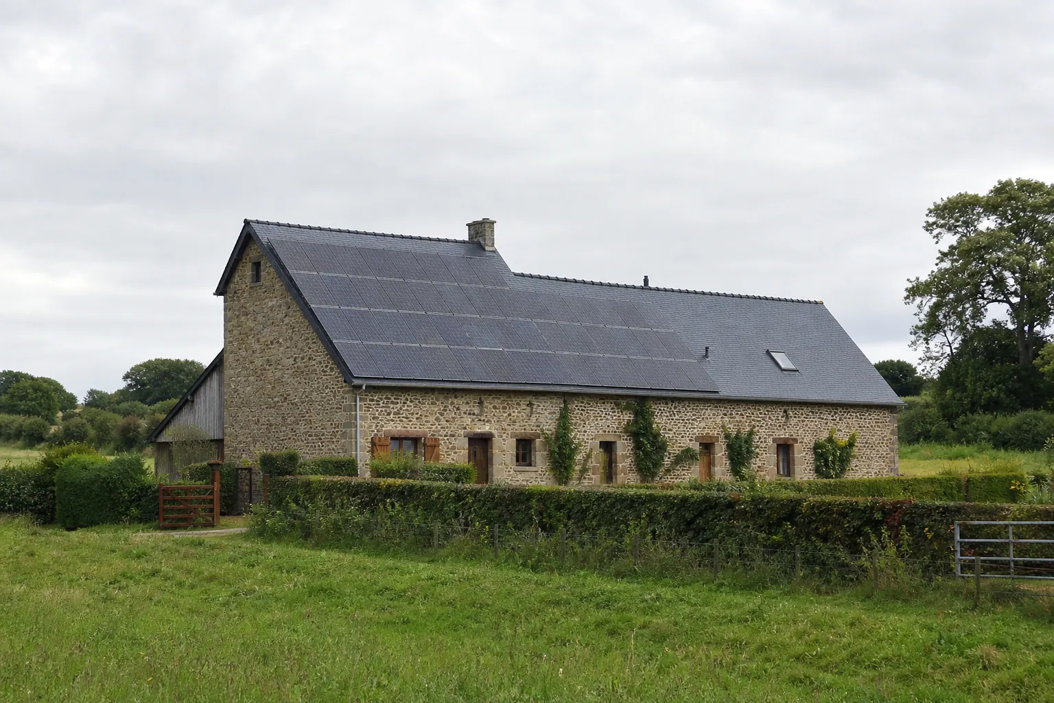 Longère normande équipée de panneaux solaires